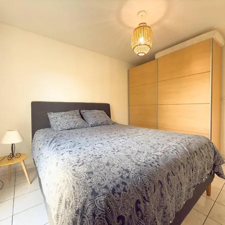 T3 Spacieux - Climatise - Commerces - Plages Appartement *