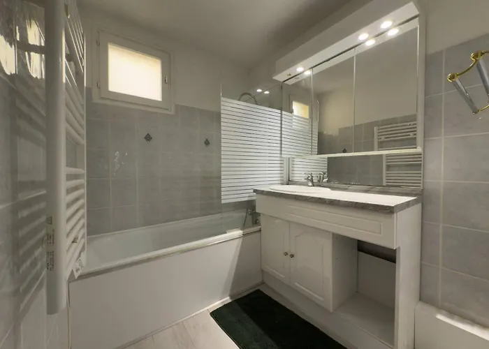 T3 Spacieux - Climatise - Commerces - Plages Apartament *